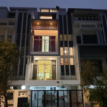 5 Twenty @ Oug Apartment